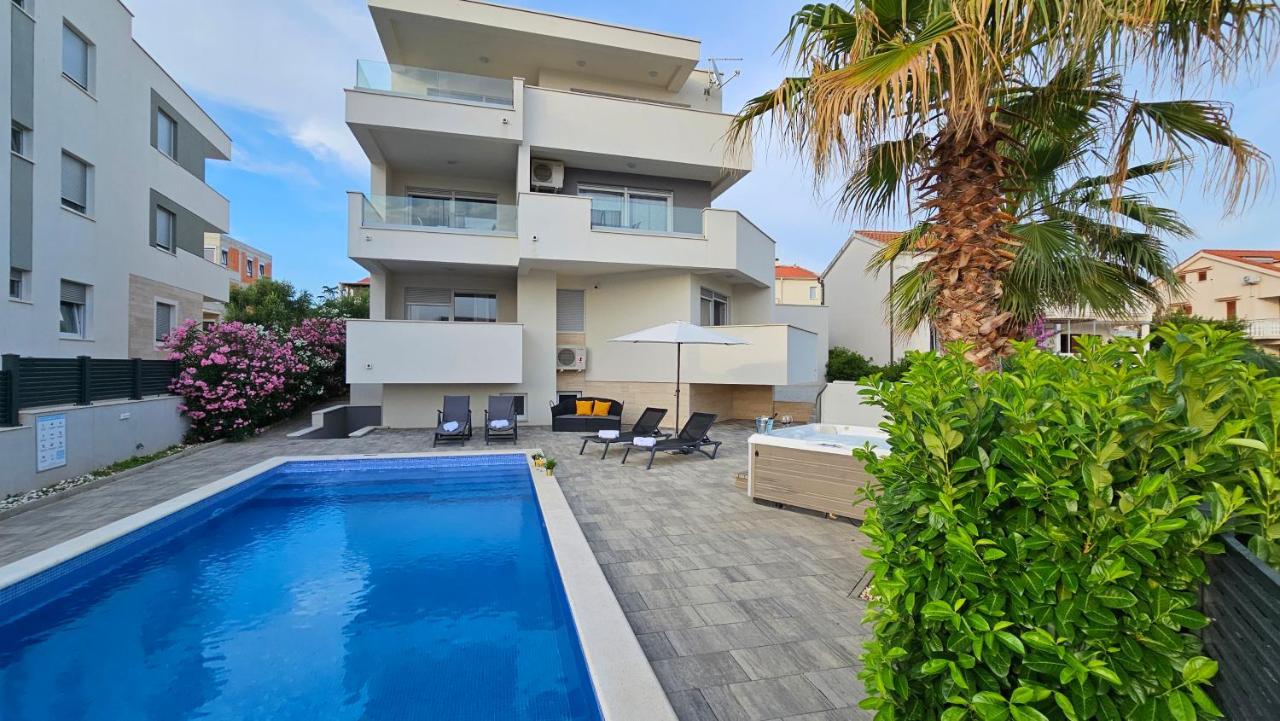 Apartments Pool Villa Aldura Novalja Eksteriør billede